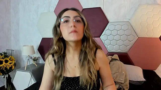 Snapshot of AriaRous chatting on 02-14-26, 07:14 AriaRous online show from 02-14-26, 07:14