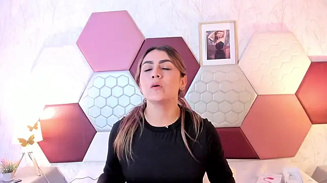 AriaRous online show from 04-16-26, 09:39