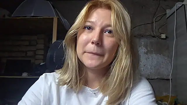 Snapshot of ShinyJules chatting on 08-08-26, 08:43 ShinyJules online show from 08-08-26, 08:43