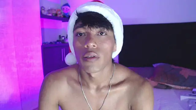 Snapshot of santinaughty chatting on 12-01-25, 04:35 santinaughty online show from 12-01-25, 04:35