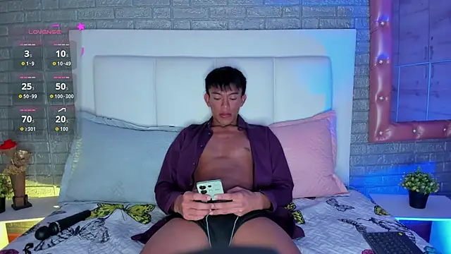 Snapshot of santinaughty chatting on 01-11-26, 01:56 santinaughty online show from 01-11-26, 01:56