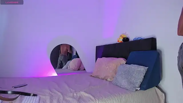 santinaughty online show from 03-27-26, 09:16