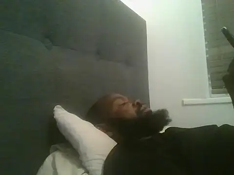 Snapshot of smartfuck777 chatting on 12-17-25, 03:22 smartfuck777 online show from 12-17-25, 03:22