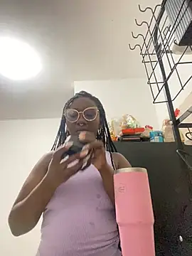 Snapshot of ZahhyGrey chatting on 04-19-26, 11:29 ZahhyGrey online show from 04-19-26, 11:29