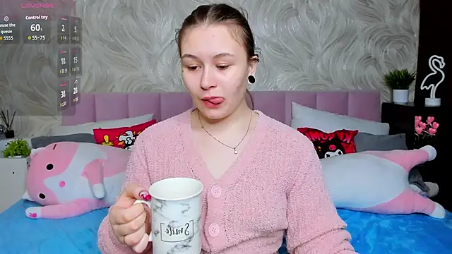 Snapshot of MilanaXHoney chatting on 01-15-26, 12:58 MilanaXHoney online show from 01-15-26, 12:58