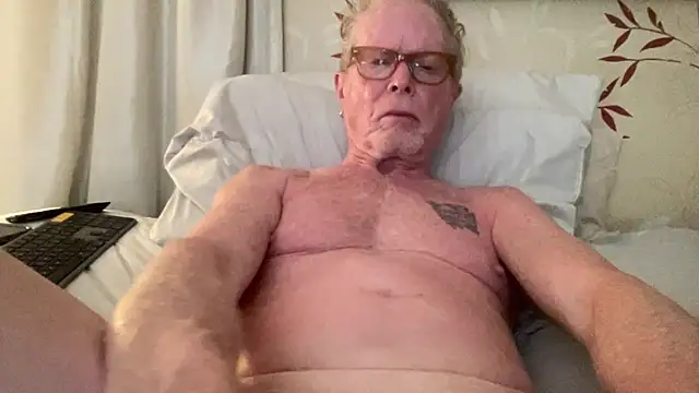 Snapshot of Tom03276 chatting on 06-04-26, 02:49 Tom03276 online show from 06-04-26, 02:49