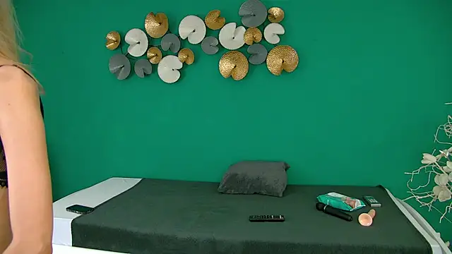 RoxanneJoy online show from 04-22-26, 04:19