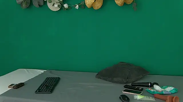 Snapshot of RoxanneJoy chatting on 06-01-26, 04:13 RoxanneJoy online show from 06-01-26, 04:13