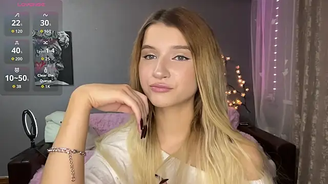 VikkiWittel online show from 12-18-25, 04:33