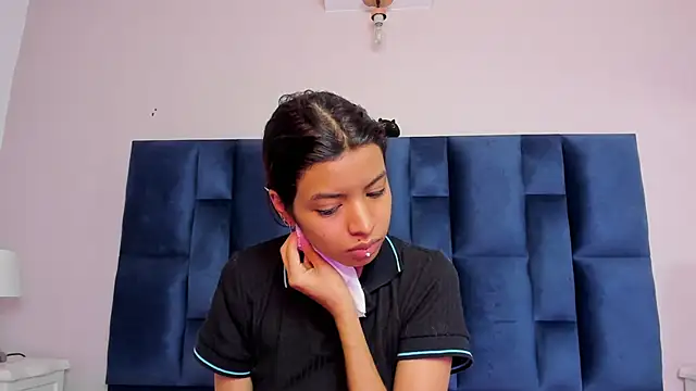 Snapshot of GrishaMochka chatting on 01-10-26, 12:44 GrishaMochka online show from 01-10-26, 12:44