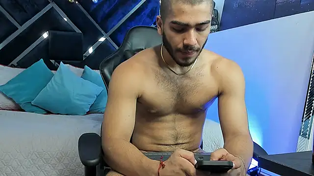 Franco banderas online show from 12-18-25, 02:32