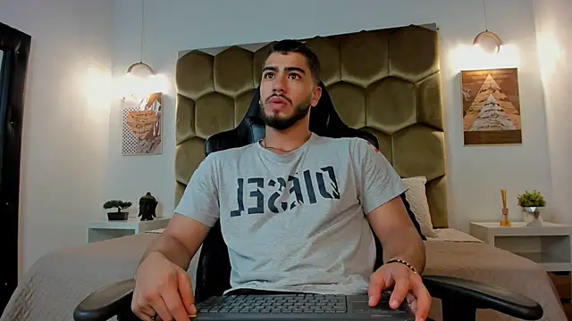 Franco banderas online show from 02-16-26, 09:30