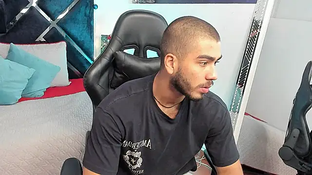 Franco banderas online show from 12-19-25, 05:26