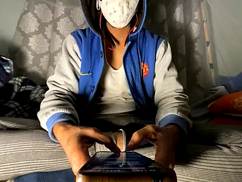 hunterboy2001 online show from 11-30-25, 04:08