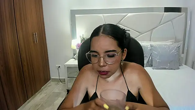 Snapshot of alana_martiins chatting on 06-26-26, 11:43 alana martiins online show from 06-26-26, 11:43