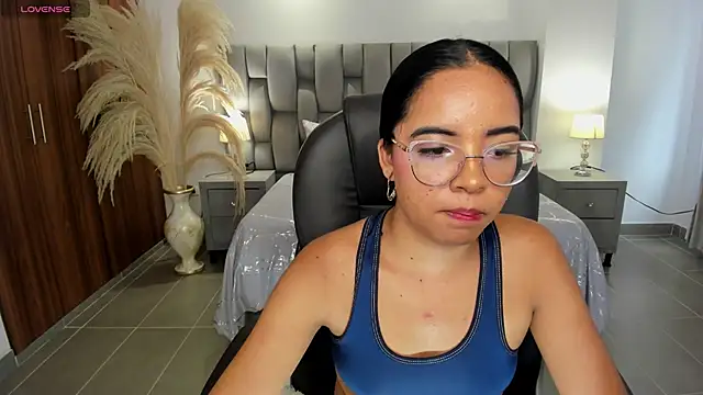 Snapshot of alana_martiins chatting on 06-11-26, 06:38 alana martiins online show from 06-11-26, 06:38