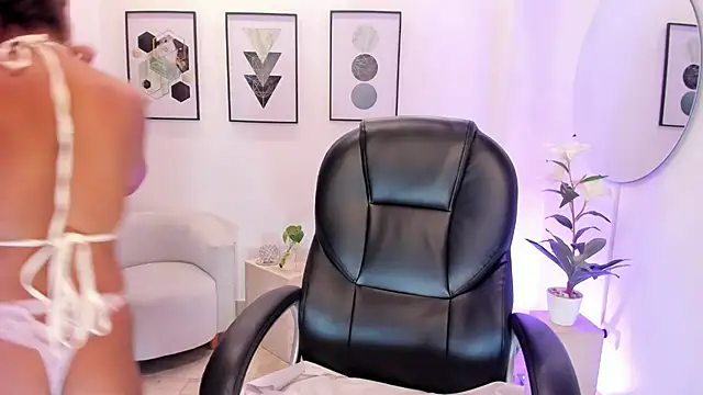 Snapshot of alana_martiins chatting on 03-27-26, 05:14 alana martiins online show from 03-27-26, 05:14