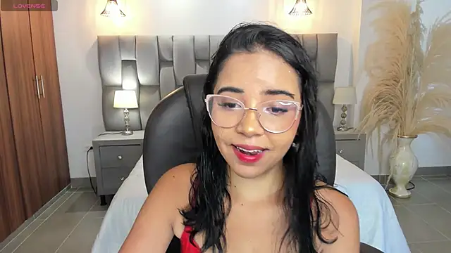 Snapshot of alana_martiins chatting on 07-12-26, 01:34 alana martiins online show from 07-12-26, 01:34