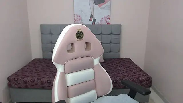 Keila x  online show from 12-19-25, 08:33