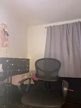 Snapshot of kira_velour chatting on 12-18-25, 12:27 kira velour online show from 12-18-25, 12:27