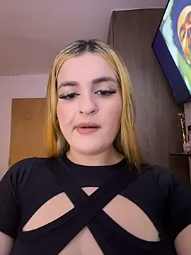 Snapshot of kira_velour chatting on 12-20-25, 11:51 kira velour online show from 12-20-25, 11:51