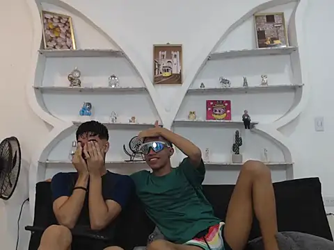 Snapshot of BIG_COCKS chatting on 12-04-25, 01:15 BIG COCKS online show from 12-04-25, 01:15