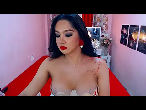 Snapshot of UrScreenGoddess chatting on 05-17-26, 06:35 UrScreenGoddess online show from 05-17-26, 06:35