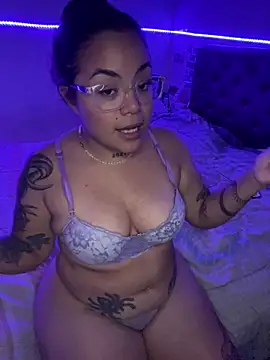 Lindalatina2001 online show from 02-05-26, 02:40