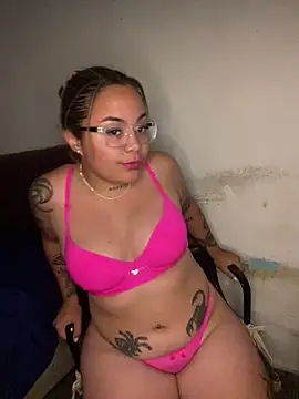 Lindalatina2001 online show from 12-16-25, 12:48