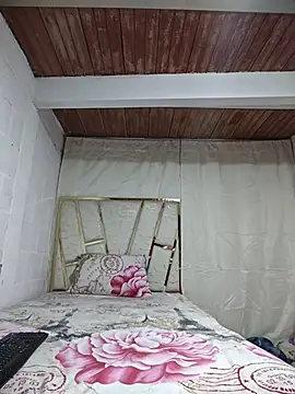 Julia-Blair online show from 12-18-25, 05:17