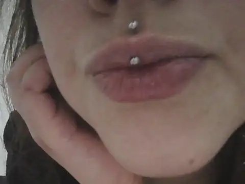 Snapshot of Darkytah chatting on 12-02-25, 06:15 Darkytah online show from 12-02-25, 06:15