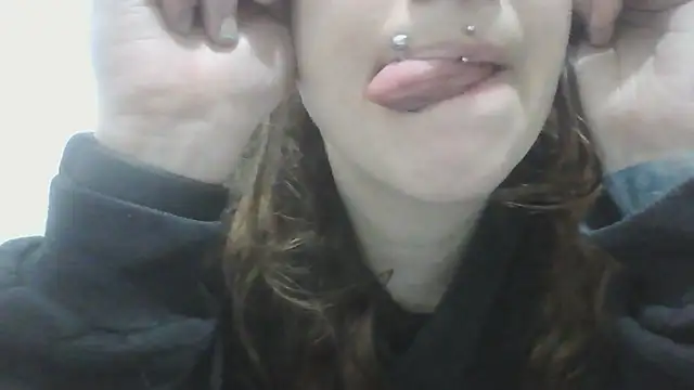 Snapshot of Darkytah chatting on 12-19-25, 04:38 Darkytah online show from 12-19-25, 04:38