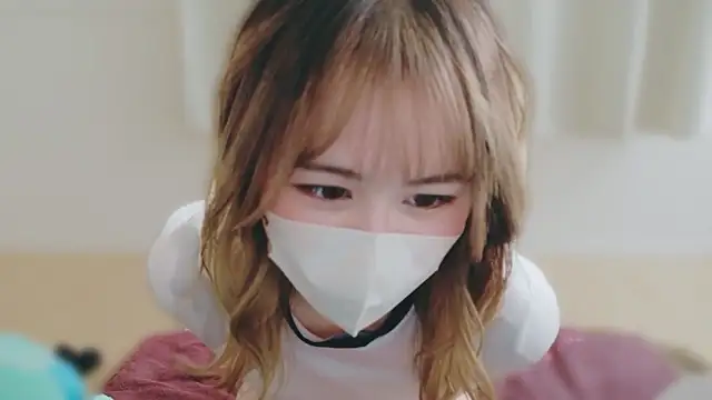 Snapshot of HICHAN99 chatting on 01-09-26, 07:15 HICHAN99 online show from 01-09-26, 07:15