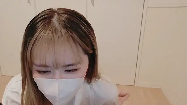 Snapshot of HICHAN99 chatting on 01-12-26, 02:35 HICHAN99 online show from 01-12-26, 02:35