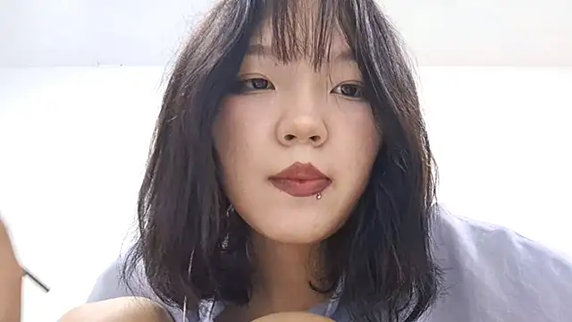 Snapshot of MeowMiaMeow chatting on 12-04-25, 05:12 MeowMiaMeow online show from 12-04-25, 05:12