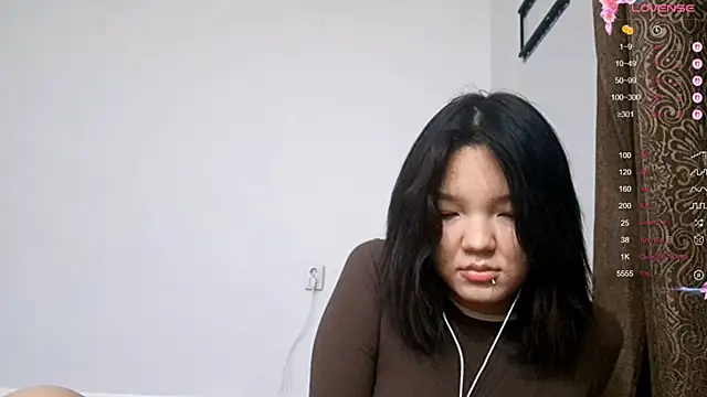 Snapshot of MeowMiaMeow chatting on 12-18-25, 04:11 MeowMiaMeow online show from 12-18-25, 04:11