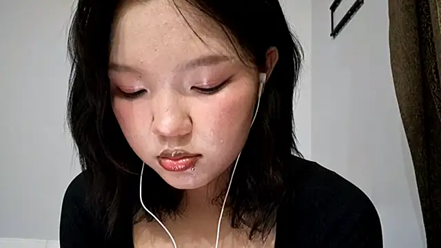 Snapshot of MeowMiaMeow chatting on 12-16-25, 05:39 MeowMiaMeow online show from 12-16-25, 05:39