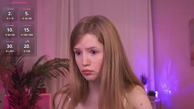 Snapshot of LilianHoward chatting on 12-14-25, 12:22 LilianHoward online show from 12-14-25, 12:22