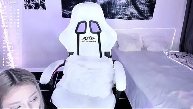 lyric4 online show from 12-14-25, 02:51