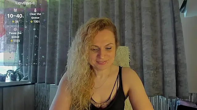 Snapshot of LanaLight_x chatting on 05-18-26, 04:56 LanaLight x online show from 05-18-26, 04:56