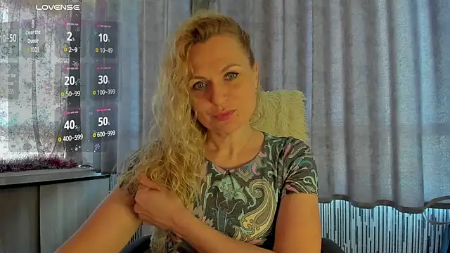 Snapshot of LanaLight_x chatting on 06-07-26, 01:16 LanaLight x online show from 06-07-26, 01:16