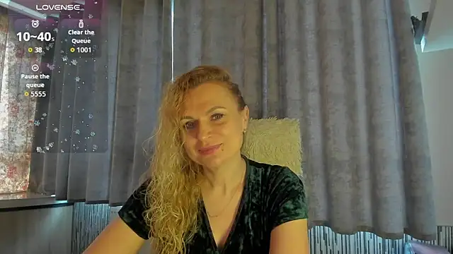 Snapshot of LanaLight_x chatting on 05-22-26, 04:10 LanaLight x online show from 05-22-26, 04:10
