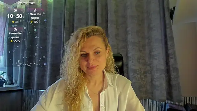 Snapshot of LanaLight_x chatting on 04-23-26, 05:03 LanaLight x online show from 04-23-26, 05:03