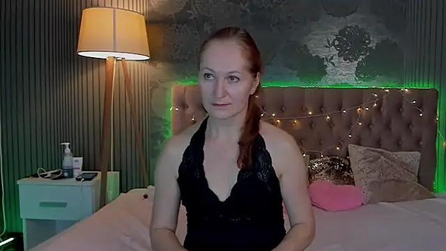 Snapshot of JasmineeSky chatting on 12-04-25, 01:54 JasmineeSky online show from 12-04-25, 01:54