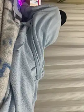 frmhddk online show from 11-30-25, 09:48