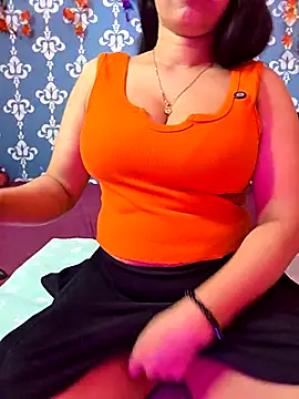 Snapshot of Hot-Haney77 chatting on 01-06-26, 06:39 Hot-Haney77 online show from 01-06-26, 06:39