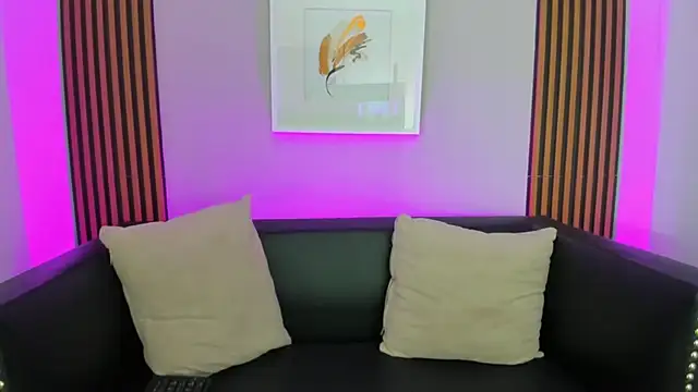 Ariana collinss online show from 06-09-26, 01:01