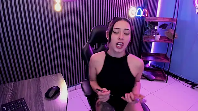 Ariana collinss online show from 12-21-25, 12:18