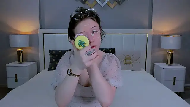 YONA WINK online show from 04-13-26, 05:22