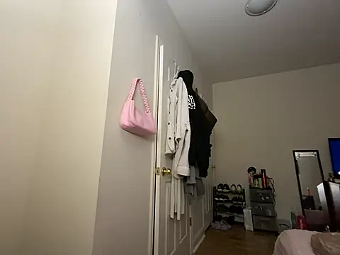 Snapshot of lunabellaX0 chatting on 01-15-26, 04:05 lunabellaX0 online show from 01-15-26, 04:05